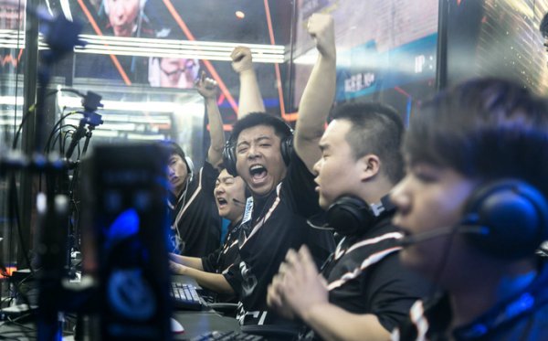 对球队在比 对球队在比